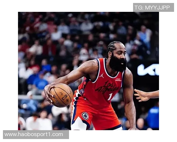 鲍威尔表现出色20投10中砍下25分助球队取得胜利正负值高达六